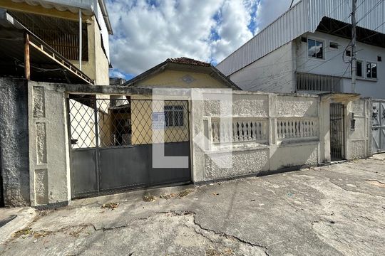 Fachada de casa para alugar com 1 quarto, 50m² em Osvaldo Cruz, Rio de Janeiro