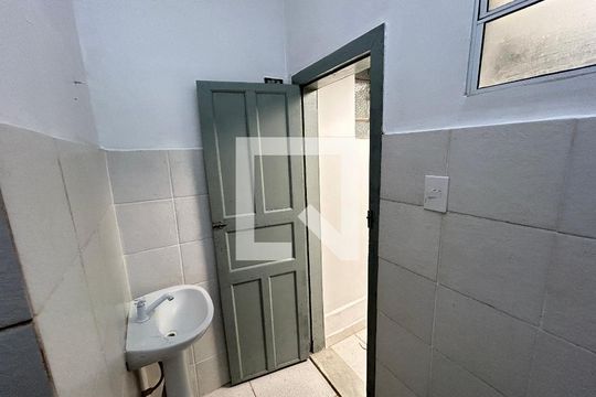 Banheiro de casa para alugar com 1 quarto, 50m² em Osvaldo Cruz, Rio de Janeiro