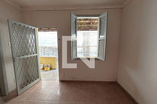 Sala de casa para alugar com 1 quarto, 50m² em Osvaldo Cruz, Rio de Janeiro