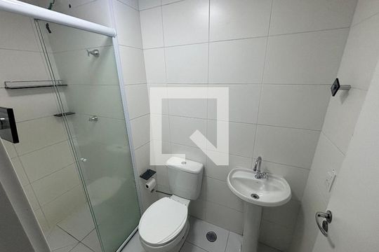Banheiro de apartamento para alugar com 1 quarto, 25m² em Jardim Mirante, São Paulo