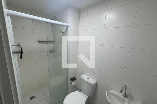 Banheiro de apartamento para alugar com 1 quarto, 25m² em Jardim Mirante, São Paulo