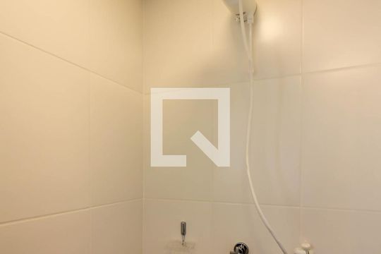 Banheiro de apartamento para alugar com 2 quartos, 49m² em Vila Galvão, Guarulhos