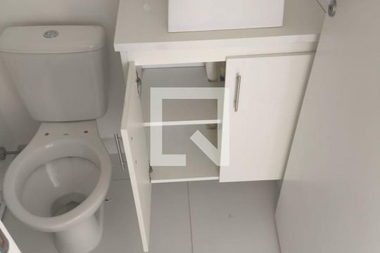 Banheiro de apartamento para alugar com 2 quartos, 32m² em Parque Novo Mundo, São Paulo