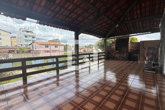 Área privativa de casa à venda com 4 quartos, 230m² em Novo Eldorado, Contagem