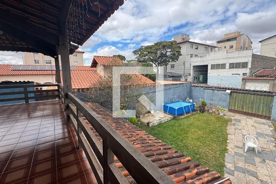 Área privativa de casa à venda com 4 quartos, 230m² em Novo Eldorado, Contagem