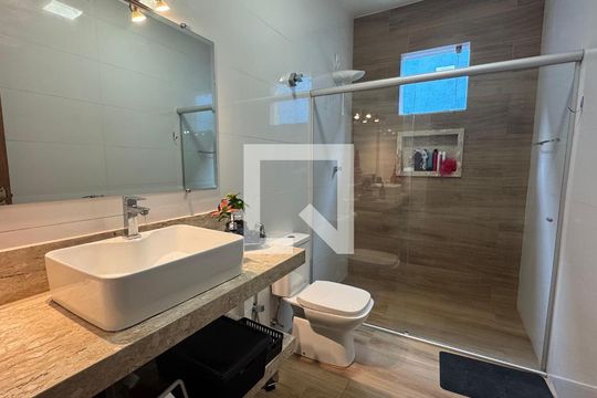 Banheiro da Suíte de casa à venda com 4 quartos, 230m² em Novo Eldorado, Contagem