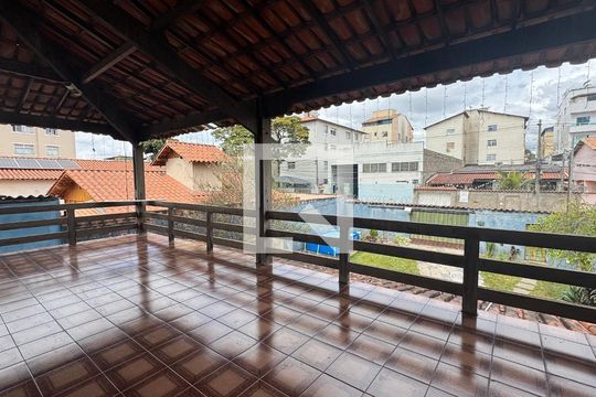 Área privativa de casa à venda com 4 quartos, 230m² em Novo Eldorado, Contagem