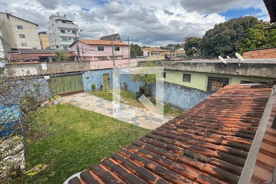Vista de casa à venda com 4 quartos, 230m² em Novo Eldorado, Contagem
