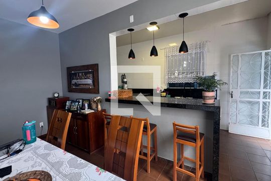 Sala de casa à venda com 4 quartos, 230m² em Novo Eldorado, Contagem