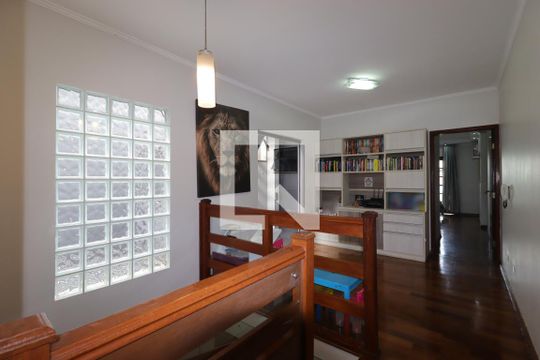 Corredor de casa à venda com 3 quartos, 190m² em Parque das Nações, Santo André