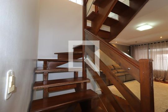 Escada de casa à venda com 3 quartos, 190m² em Parque das Nações, Santo André