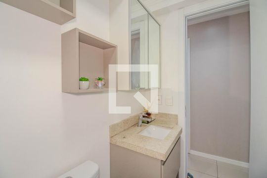 Banheiro Social de apartamento à venda com 2 quartos, 56m² em São Sebastião, Porto Alegre