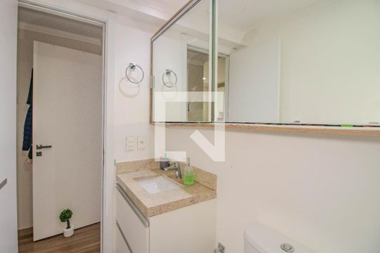 Banheiro da Suíte de apartamento à venda com 2 quartos, 56m² em São Sebastião, Porto Alegre