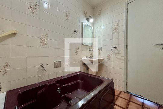 Banheiro da Suíte de apartamento à venda com 3 quartos, 132m² em Copacabana, Rio de Janeiro