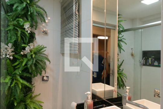 Banheiro de apartamento à venda com 2 quartos, 62m² em Santa Rosa, Belo Horizonte