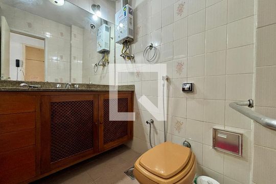 Banheiro Social de apartamento à venda com 2 quartos, 87m² em Botafogo, Rio de Janeiro