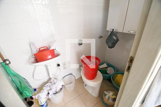 Banheiro de serviço de casa para alugar com 3 quartos, 240m² em Cidade Universitária, Campinas