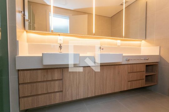 Banheiro Suíte 3 de apartamento à venda com 3 quartos, 185m² em Três Figueiras, Porto Alegre