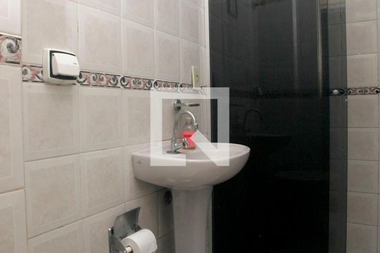 Banheiro  de apartamento à venda com 2 quartos, 64m² em Centro Histórico, Porto Alegre