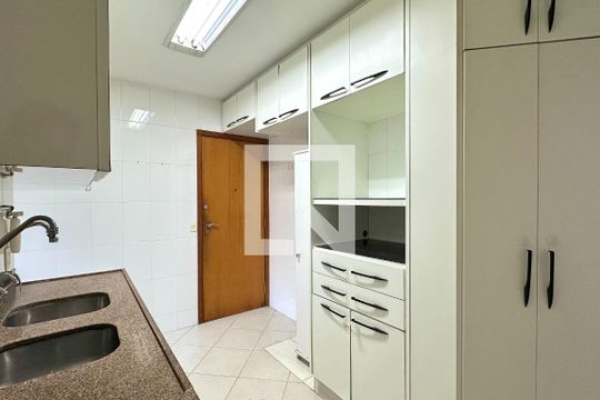 Cozinha de apartamento à venda com 3 quartos, 86m² em Copacabana, Rio de Janeiro