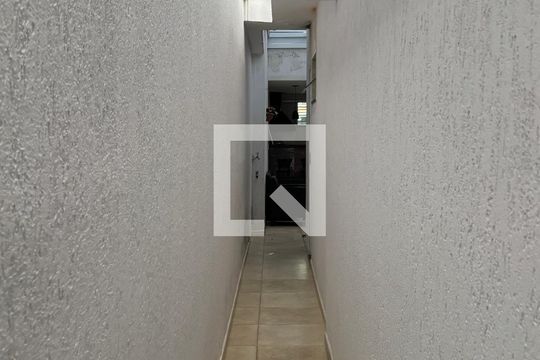Corredor de casa à venda com 2 quartos, 200m² em Jardim Stella, Santo André