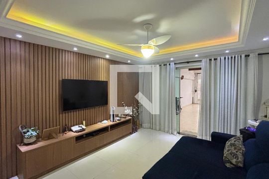 Sala de casa à venda com 2 quartos, 200m² em Jardim Stella, Santo André