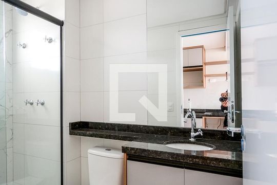 Banheiro  de kitnet/studio para alugar com 1 quarto, 26m² em Tatuapé, São Paulo
