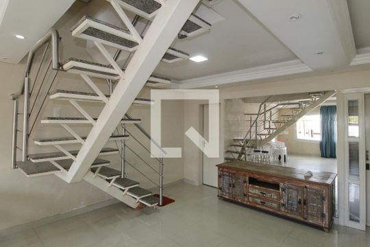 Sala de casa à venda com 4 quartos, 450m² em Centro, Canoas