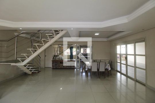 Sala de casa à venda com 4 quartos, 450m² em Centro, Canoas