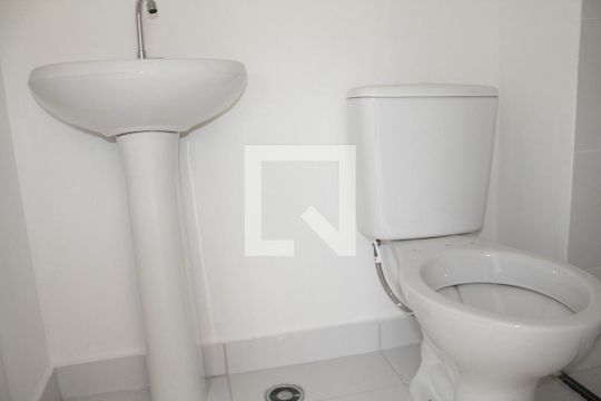 Banheiro de apartamento para alugar com 2 quartos, 35m² em Parque Novo Mundo, Guarulhos