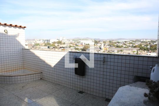 Área de Serviço de casa à venda com 3 quartos, 429m² em Eldorado, Contagem