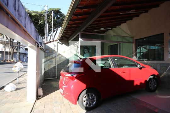 Garagem de casa à venda com 3 quartos, 429m² em Eldorado, Contagem
