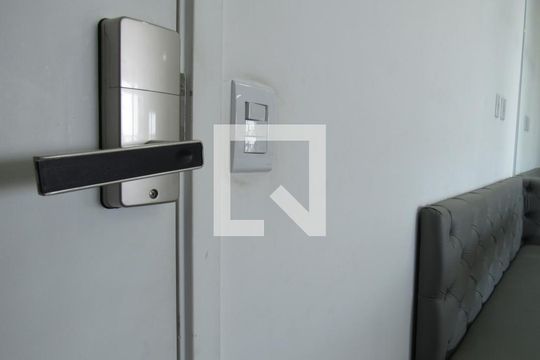 Sala de apartamento à venda com 2 quartos, 79m² em Vila Yara, Osasco