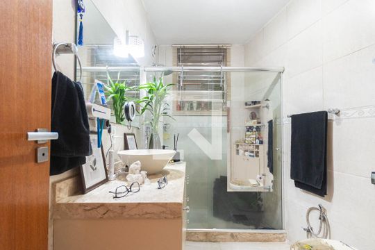 Banheiro de apartamento à venda com 2 quartos, 75m² em Alto da Boa Vista, Rio de Janeiro