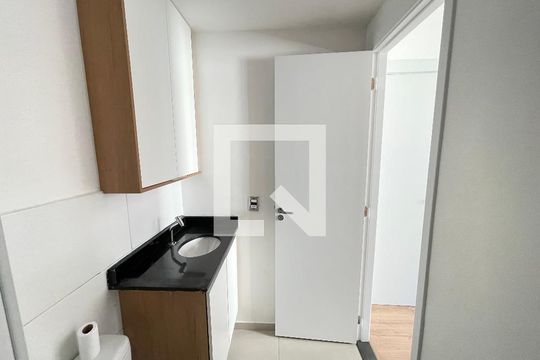 Banheiro de apartamento para alugar com 1 quarto, 26m² em Vila Butantã, São Paulo