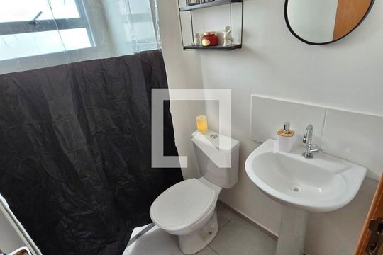 Banheiro de apartamento à venda com 2 quartos, 41m² em Jardim Esmeraldina, Campinas