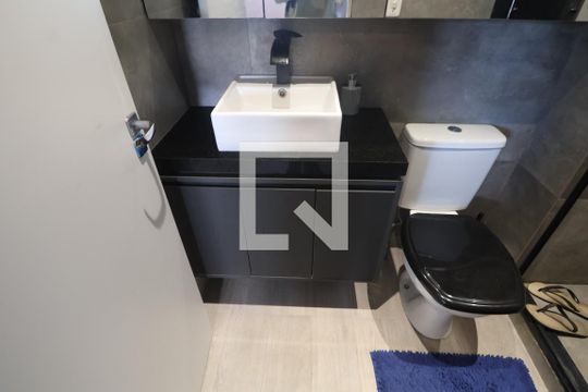 Banheiro de apartamento à venda com 1 quarto, 60m² em Centro, Canoas