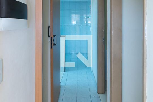 Corredor de apartamento à venda com 2 quartos, 50m² em Penha, Rio de Janeiro