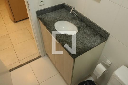 Banheiro Social de apartamento à venda com 2 quartos, 57m² em Lapa de Baixo, São Paulo