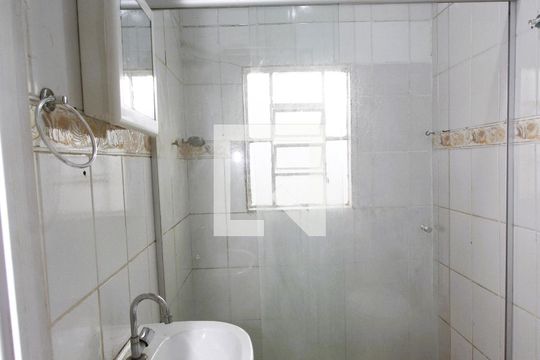 Banheiro de casa para alugar com 2 quartos, 60m² em Carlos Prates, Belo Horizonte