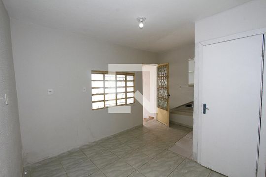 Cozinha de casa para alugar com 2 quartos, 60m² em Carlos Prates, Belo Horizonte