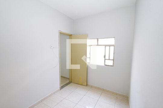Quarto 1 de casa para alugar com 2 quartos, 60m² em Carlos Prates, Belo Horizonte