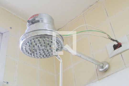 Banheiro de apartamento para alugar com 2 quartos, 55m² em Jardim Santa Josefina, São Paulo