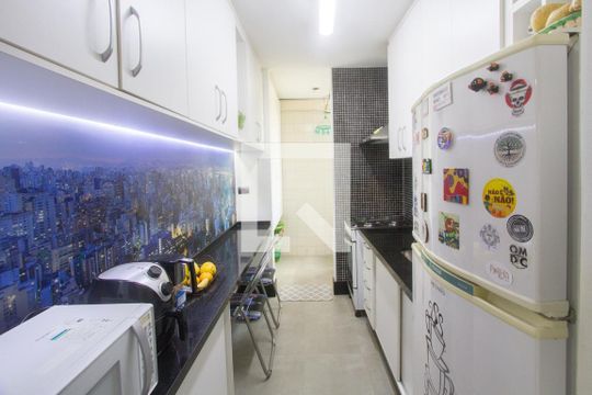 Cozinha de apartamento para alugar com 2 quartos, 55m² em Jardim Santa Josefina, São Paulo