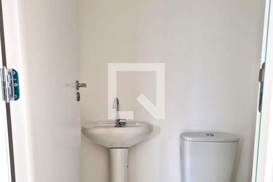Banheiro de apartamento para alugar com 2 quartos, 32m² em Parque Novo Mundo, Guarulhos