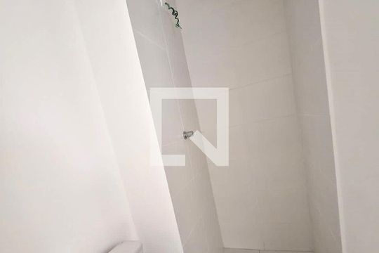Banheiro de apartamento para alugar com 2 quartos, 32m² em Parque Novo Mundo, Guarulhos
