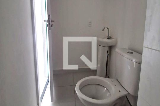 Banheiro de apartamento para alugar com 2 quartos, 32m² em Parque Novo Mundo, Guarulhos