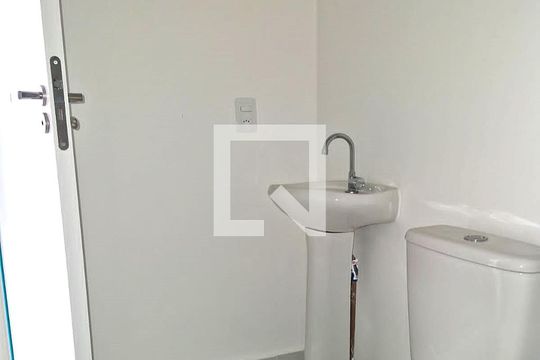 Banheiro de apartamento para alugar com 2 quartos, 32m² em Parque Novo Mundo, Guarulhos