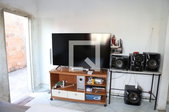 Sala de casa à venda com 2 quartos, 200m² em  Jardim Laguna, Contagem