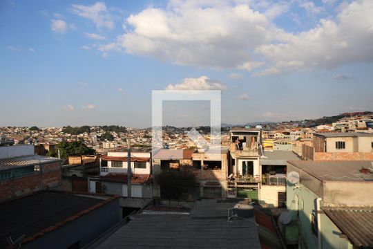 Vista de casa à venda com 2 quartos, 200m² em  Jardim Laguna, Contagem